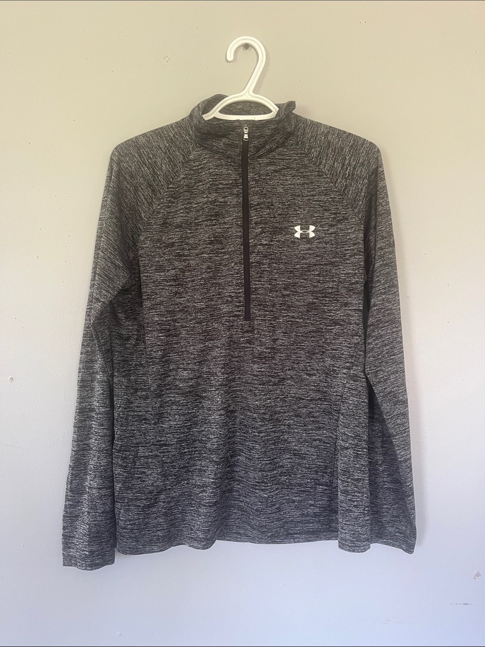 Woman’s Under Armour Gray Heather 1/4 Zip Athletic Pullover XL